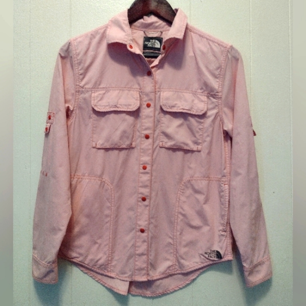 North Face Women's Nylon Long- 3/4 Sleeve Snap Up Shirt